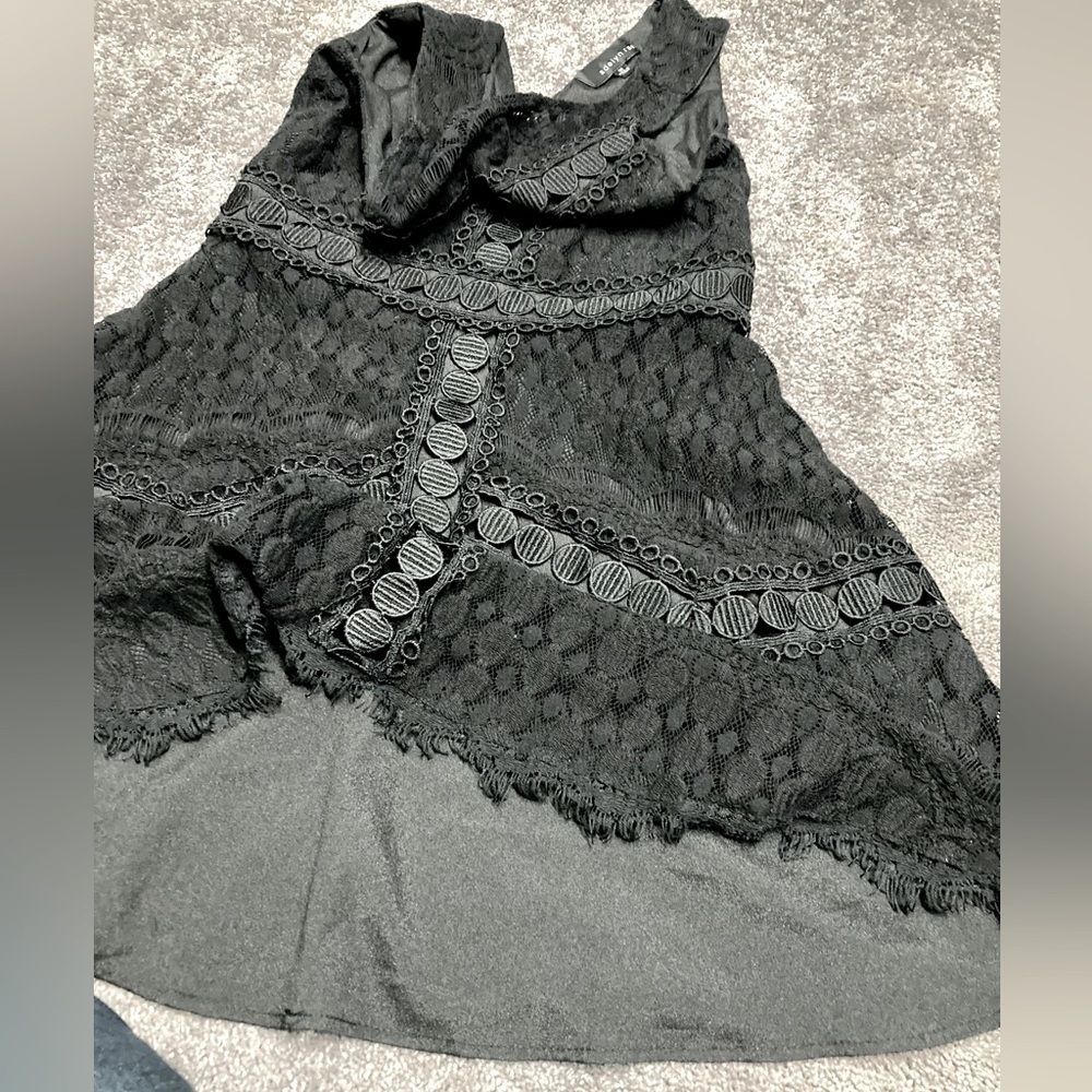 Adelyn Rae crocheted and lace cocktail dress, Medium. - Picture 4 of 12
